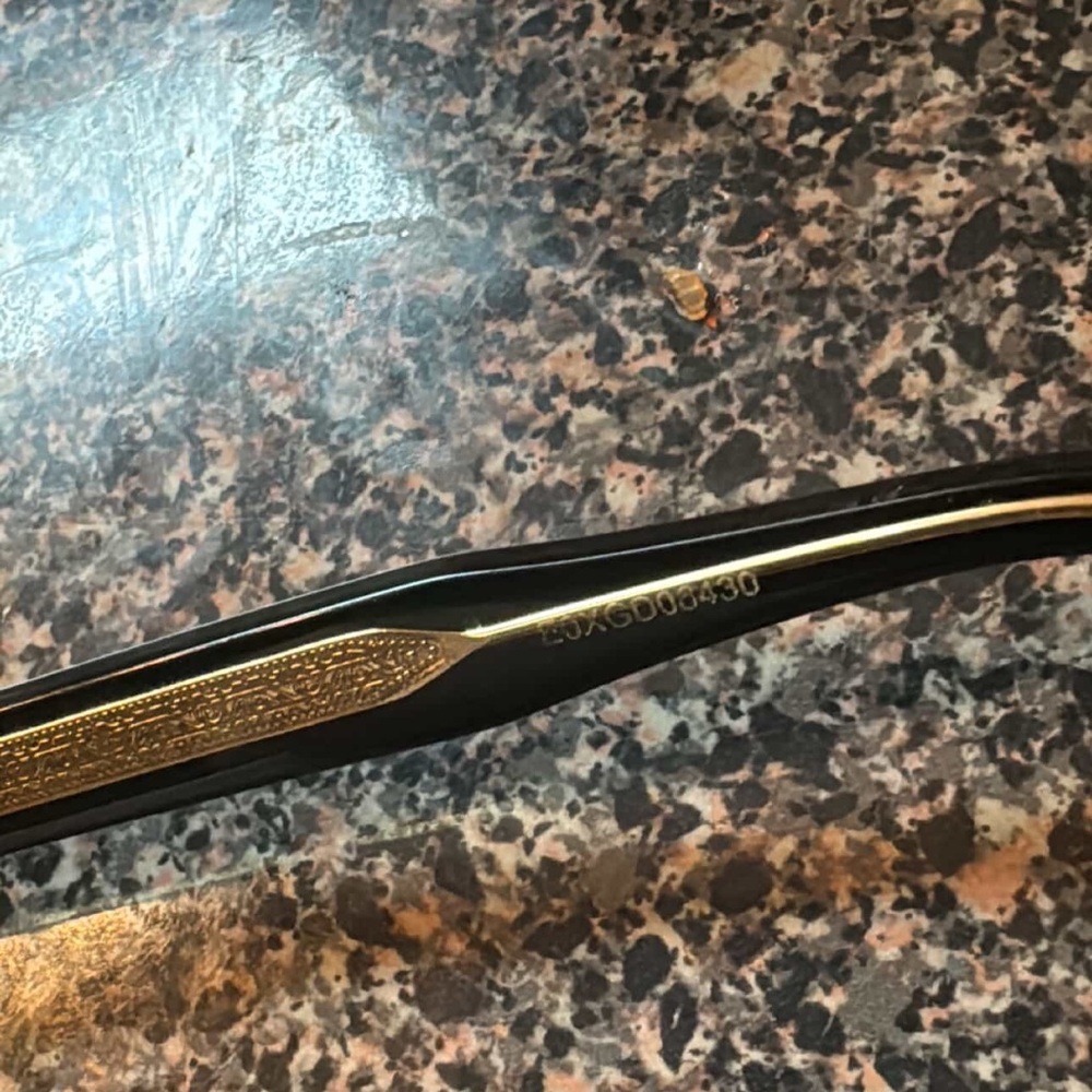 Women’s Black GUCCI Sunglasses with Teal GUCCI Case - Picture 3 of 5